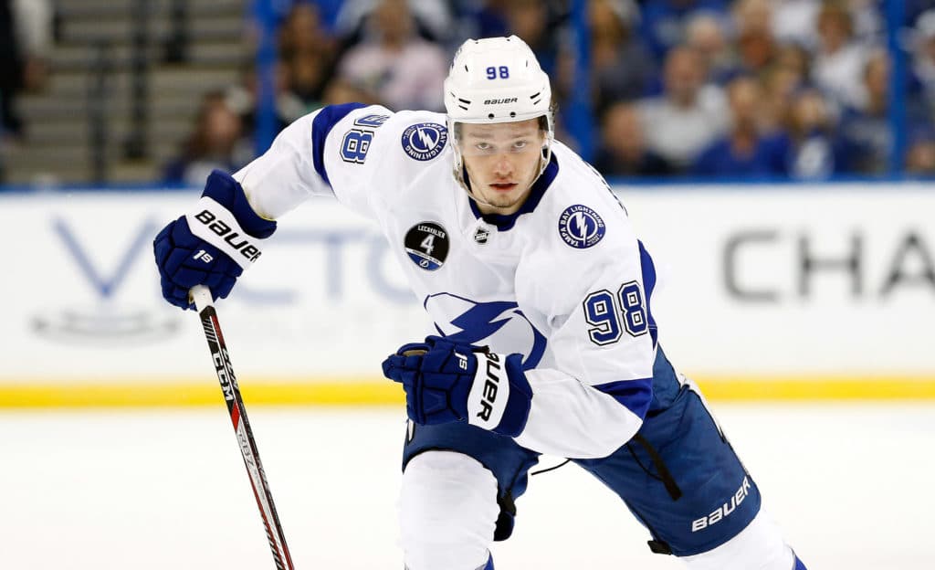 Tampa Bay Lightning verlengt het contract van Mikhail Sergachev te midden van onzekerheid